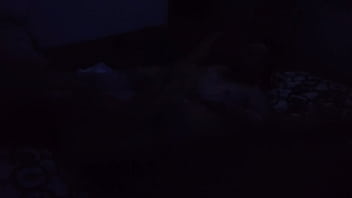 Una noche caliente mientras sudan se tocan se masturban acaban rozándose hasta no poder mas