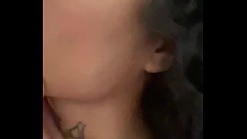 Pretinha mika veio sentar pro negão bem gostoso