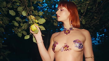 Nonton Flower Girl Get Dp By Two Black Cocks thumbnail