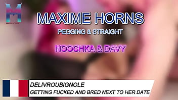 Pendant que davy parlait de pâte à pizza je me faisais trouer le cul avec un gode monstrueux et quand e