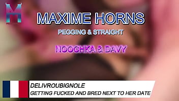 Pendant que davy parlait de pâte à pizza je me faisais trouer le cul avec un gode monstrueux et quand e