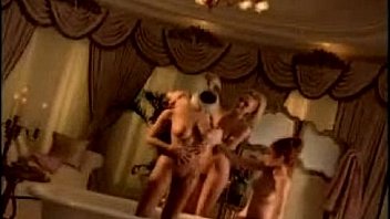 Nonton Loiras Strip thumbnail