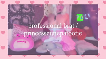 Webcam model bounces up and down and shows her tongue for everyone