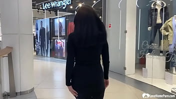 Real estate agent manages to close the deal by giving me an amazing blowjob Real estate agent manages to close the deal by giving me an amazing blowjob
