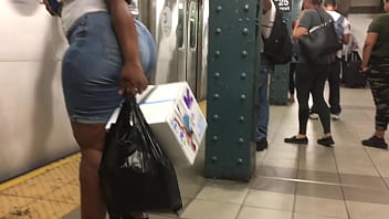 Candid booty in jeans