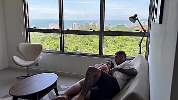 Dormiu sem lençol entao meti gostoso sem dó na gostosa