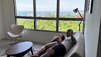 Dormiu sem lençol entao meti gostoso sem dó na gostosa