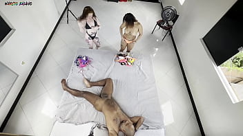 Mostramos nossas calsinhas velhas pra ele e ja quis logo trepar