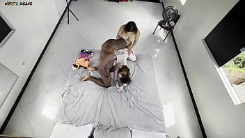 Mostramos nossas calsinhas velhas pra ele e ja quis logo trepar