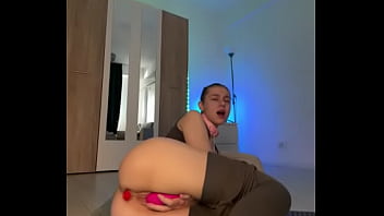 Fingering pussy close up and cumming with nipple clamps