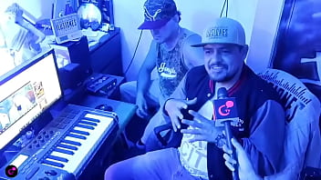 De cantar en los buses a creador de master compositor y cantante