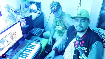 De cantar en los buses a creador de master compositor y cantante