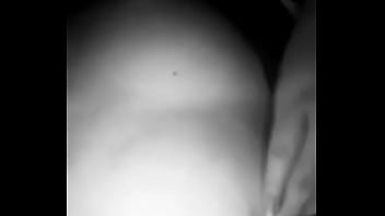 Perrita quiere semen en las tetas