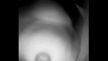 Perrita quiere semen en las tetas Perrita quiere semen en las tetas