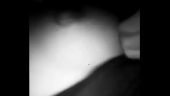 Perrita quiere semen en las tetas