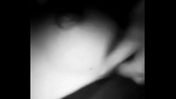 Perrita quiere semen en las tetas