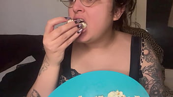Fetish sexy mouth crunchy popcorn