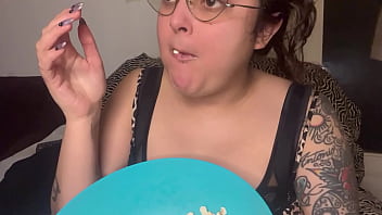 Fetish sexy mouth crunchy popcorn