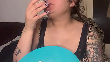 Fetish sexy mouth crunchy popcorn