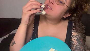 Fetish sexy mouth crunchy popcorn