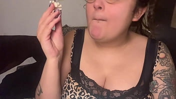 Fetish sexy mouth crunchy popcorn