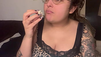 Fetish sexy mouth crunchy popcorn