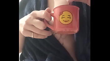 Bonjour mes coquins je vous offre le café