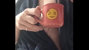 Bonjour mes coquins je vous offre le café