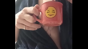 Bonjour mes coquins je vous offre le café