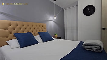 La perra de mi hermanastra me descubre masturbandome por toda la casa melanie caceres