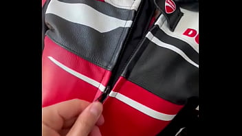 Good motorcycle gear is very heavy ducati one love ️