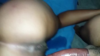 Ator rock maiaa come a bunda enorme da gostosa que molha a cama toda