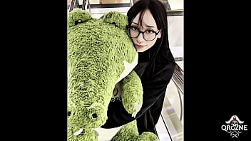 She won a plush alligator toy and was very thankful ft amberzinha free scene