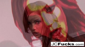 Hot babes have a threesome