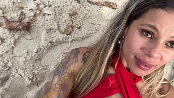 O safado me levou para a praia começou uma putaria e acabei dando meu cu pra ele O safado me levou para a praia começou uma putaria e acabei dando meu cu pra ele