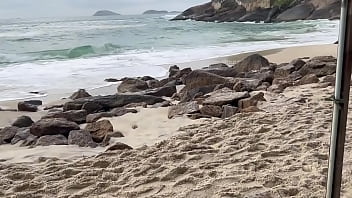 O safado me levou para a praia começou uma putaria e acabei dando meu cu pra ele O safado me levou para a praia começou uma putaria e acabei dando meu cu pra ele