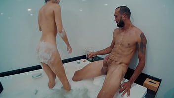 Safada levando pica e bebendo a porra todinha com vontade