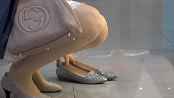 丝袜脚，街拍，鞋店丝袜