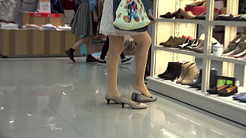 丝袜脚，街拍，鞋店丝袜