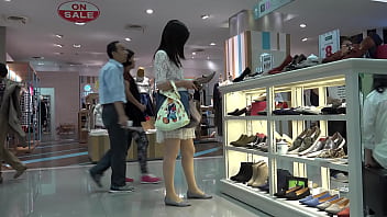 丝袜脚，街拍，鞋店丝袜