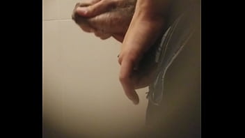 Flagra De Mijada Gostosa No Shopping thumbnail