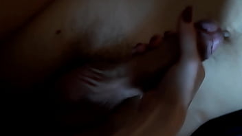 Дрочит нежно так что чувствуется на себе