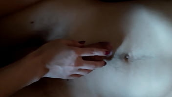 Дрочит нежно так что чувствуется на себе