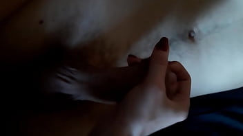 Дрочит нежно так что чувствуется на себе