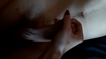 Дрочит нежно так что чувствуется на себе