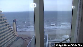 Milf vicky vette does a boobjob until she gets a cumshot on her tits