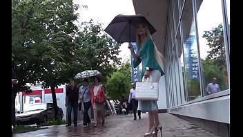 Mais que se cache t'il sous la jupe de cette bourgeoise