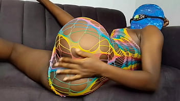 Ella quiere una verga en su culo