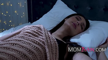 Straight girl has a steamy dream about her best friend