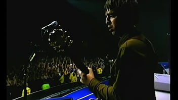 Liam y noel gallagher se follan al puto mundo en earls court